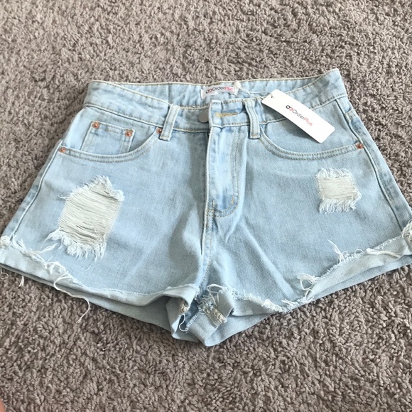 Pants - Jean shorts with a wave embroidered on pocket.